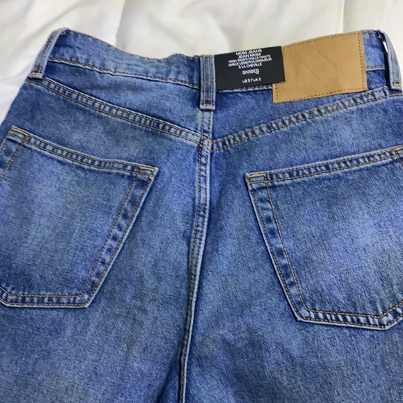 Distressed Jeans - Picture 6 of 7